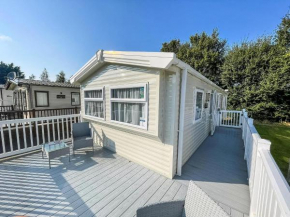 Wonderful 6 Berth Caravan At Breydon Water Holiday Park In Norfolk Ref 10002Sw